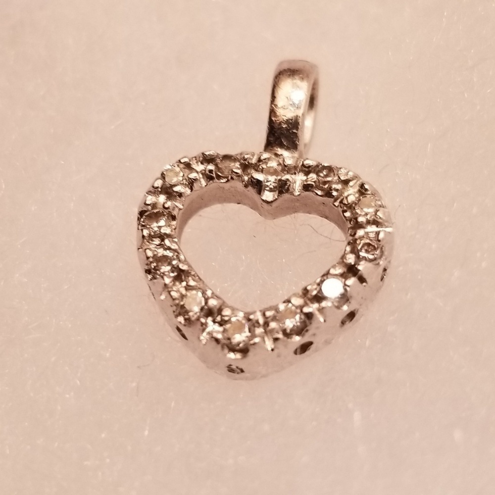 Beautiful Sterling Silver Heart Pendant / Charm w/Sparkling Cubic Zirconia​
